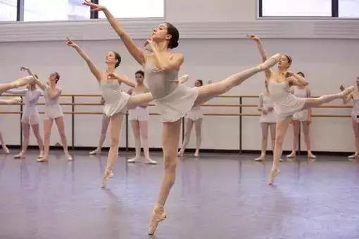 成人动感舞蹈短视频教学,轻松学会热门舞步